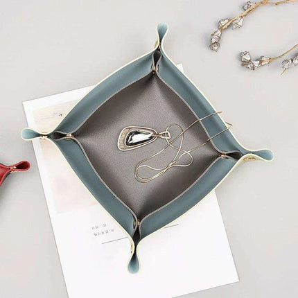 Elegant Leather Catchall Tray for Jewelry and Daily Essentials - Chic Storage Solution - Très Elite