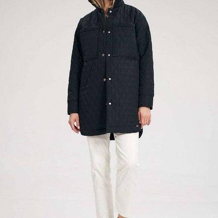 Elegant Long Quilted Coat with Stylish Side Slits and Snap Closure Features - Très Elite