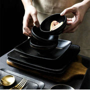Elegant Matte Black and Gold Ceramic Dinnerware Collection - Essential Set for Upscale Dining Experiences - Très Elite