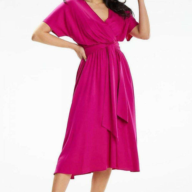 Elegant Midi Dress with Flared Silhouette and Kimono Sleeves