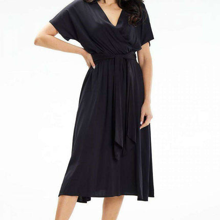 Elegant Midi Dress with Flared Silhouette and Kimono Sleeves
