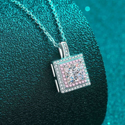 Elegant Moissanite Square Pendant Necklace - Adjustable Luxury Chain - Très Elite