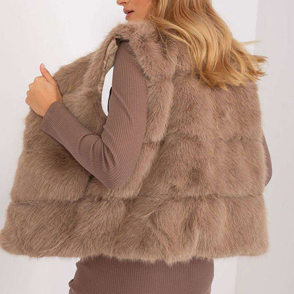 Elegant Multi-Pocket Faux Fur Vest for Every Event - Très Elite