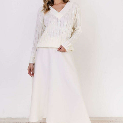 Elegant Plaid Knit Sweater with Decorative Detailing - Très Elite