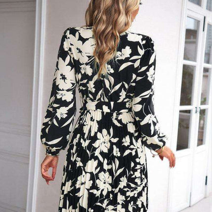 Elegant Pleated Long-Sleeve Dress: The Essential Travel Companion - Très Elite