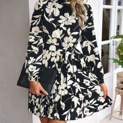 Elegant Pleated Long-Sleeve Dress: The Essential Travel Companion - Très Elite