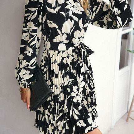 Elegant Pleated Long-Sleeve Dress: The Essential Travel Companion - Très Elite
