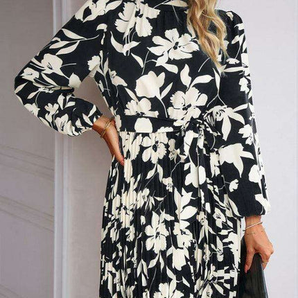 Elegant Pleated Long-Sleeve Dress: The Essential Travel Companion - Très Elite