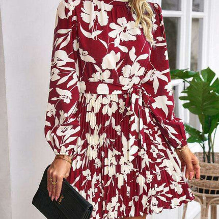 Elegant Pleated Long-Sleeve Dress: The Essential Travel Companion - Très Elite