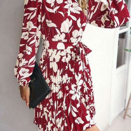 Elegant Pleated Long-Sleeve Dress: The Essential Travel Companion - Très Elite