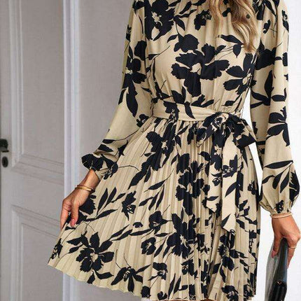 Elegant Pleated Long-Sleeve Dress: The Essential Travel Companion - Très Elite