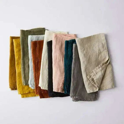 Elegant Pumpkin-Hued Linen Napkins for Upscale Dining Affairs - Très Elite