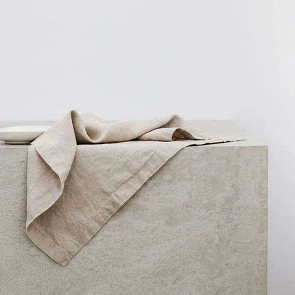 Elegant Pumpkin-Hued Linen Napkins for Upscale Dining Affairs - Très Elite