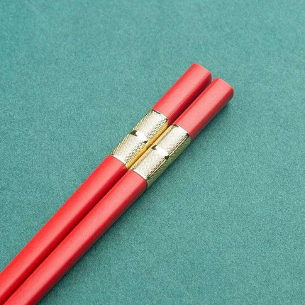 Elegant Red Japanese Chopsticks – Premium Dining Utensils for Sushi and Asian Cuisine - Très Elite