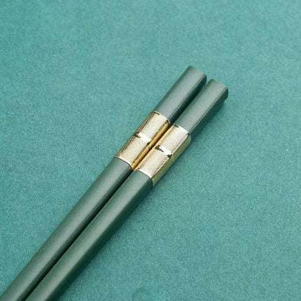 Elegant Red Japanese Chopsticks – Premium Dining Utensils for Sushi and Asian Cuisine - Très Elite