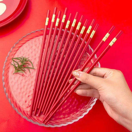 Elegant Red Japanese Chopsticks – Premium Dining Utensils for Sushi and Asian Cuisine - Très Elite