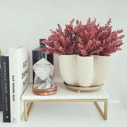 Elegant Resin Vase with Curved Groove Design- Très Elite- Très Elite