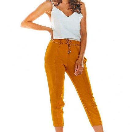 Elegant Ruffled Waist Cigarette Trousers - Très Elite