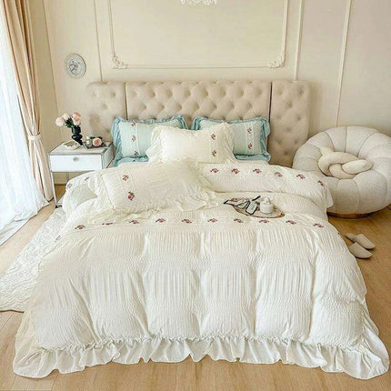 Elegant Seersucker Lace Ruffle Bedding Set - Très Elite