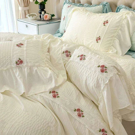 Elegant Seersucker Lace Ruffle Bedding Set - Très Elite