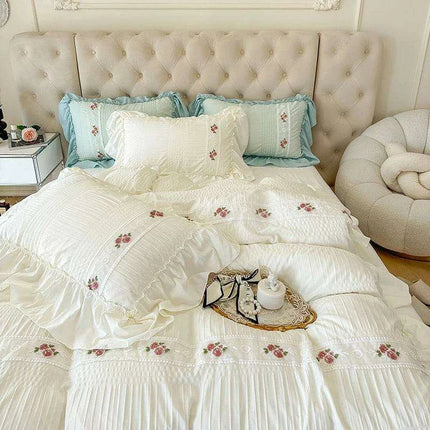 Elegant Seersucker Lace Ruffle Bedding Set - Très Elite