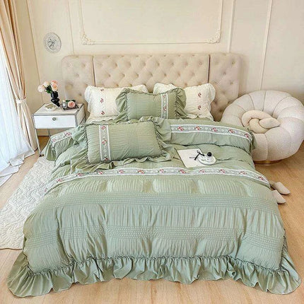 Elegant Seersucker Lace Ruffle Bedding Set - Très Elite
