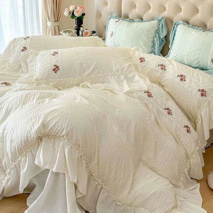 Elegant Seersucker Lace Ruffle Bedding Set - Très Elite