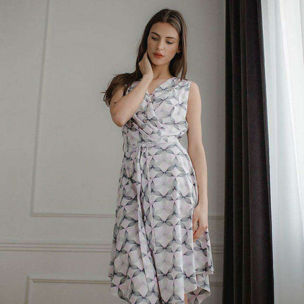 Elegant Sleeveless Cocktail Dress with Modern Envelope Neckline - Très Elite