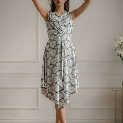 Elegant Sleeveless Cocktail Dress with Modern Envelope Neckline - Très Elite