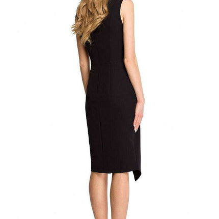 Elegant Sleeveless Dress with Flirty Side Slit - Très Elite
