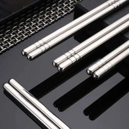Elegant Stainless Steel Sushi Chopsticks with Enhanced Grip for Asian Cuisine - Très Elite