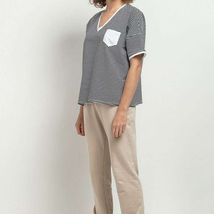 Elegant Striped V-Neck Blouse for Versatile Styling - Très Elite