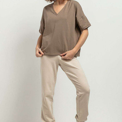 Elegant Striped V-Neck Blouse for Versatile Styling - Très Elite