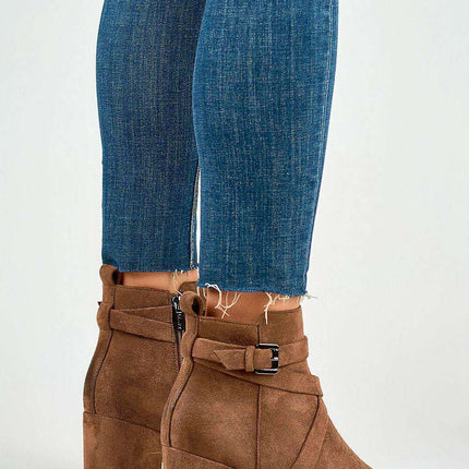 Elegant Suede Leather Ankle Booties - Très Elite