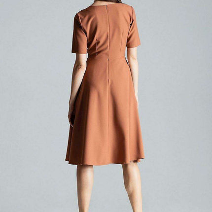 Elegant Sweetheart Midi Dress with Practical Side Pockets - Très Elite