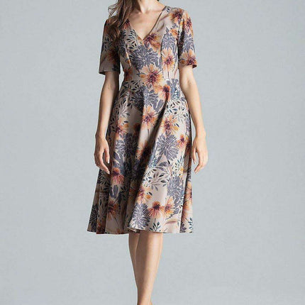 Elegant Sweetheart Midi Dress with Practical Side Pockets - Très Elite