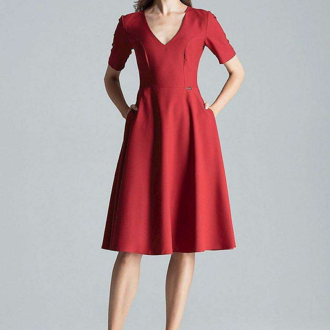 Elegant Sweetheart Midi Dress with Practical Side Pockets