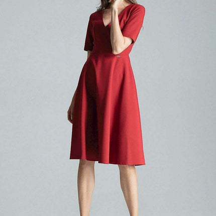 Elegant Sweetheart Midi Dress with Practical Side Pockets - Très Elite