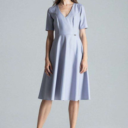 Elegant Sweetheart Midi Dress with Practical Side Pockets - Très Elite