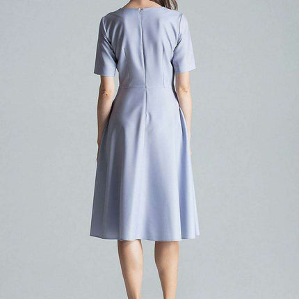 Elegant Sweetheart Midi Dress with Practical Side Pockets - Très Elite