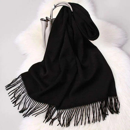 Elegant Tassel-Trimmed Lamb Wool Wrap - Luxe Winter Scarf for Fashionable Warmth - Très Elite