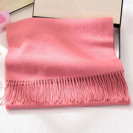 Elegant Tassel-Trimmed Lamb Wool Wrap - Luxe Winter Scarf for Fashionable Warmth - Très Elite