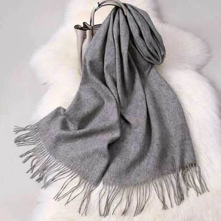 Elegant Tassel-Trimmed Lamb Wool Wrap - Luxe Winter Scarf for Fashionable Warmth - Très Elite