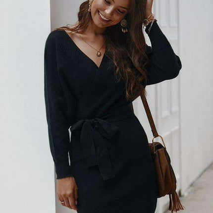 Elegant V-Neck Knit Sweater with Bat Sleeves for Curvy Silhouettes - Très Elite
