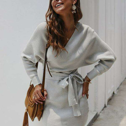 Elegant V-Neck Knit Sweater with Bat Sleeves for Curvy Silhouettes - Très Elite