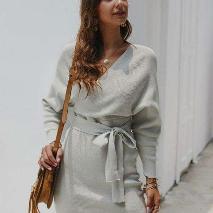 Elegant V-Neck Knit Sweater with Bat Sleeves for Curvy Silhouettes - Très Elite