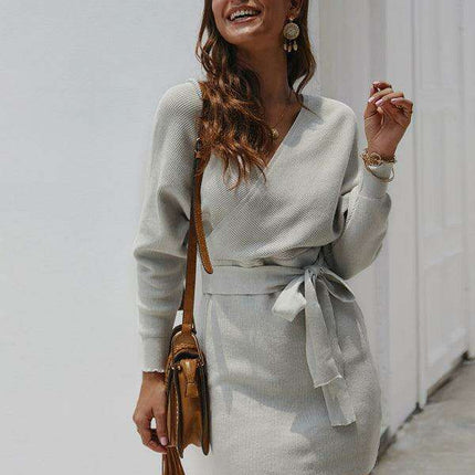 Elegant V-Neck Knit Sweater with Bat Sleeves for Curvy Silhouettes - Très Elite