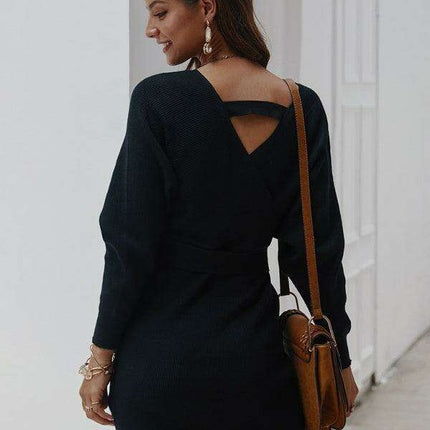 Elegant V-Neck Knit Sweater with Bat Sleeves for Curvy Silhouettes - Très Elite