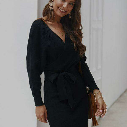 Elegant V-Neck Knit Sweater with Bat Sleeves for Curvy Silhouettes - Très Elite