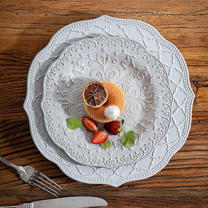 Elegant Vintage Ceramic Dinner Plates: Elevate Your Dining with Timeless European Style - Très Elite